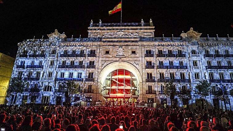 Faro ilumina Santander
