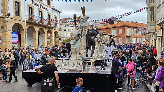Reinosa reivindica en sus fiestas a sus asociaciones con el pregón de la peña Bombay en su 50 aniversario