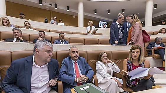 Buruaga avanza una nueva rebaja del IRPF y se abre por primera vez a la deflactación