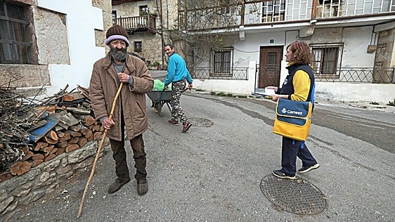 Los carteros podrán atender la demanda de dinero a pueblos de menos de 500 habitantes