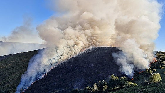 Activos cuatro incendios en Cantabria