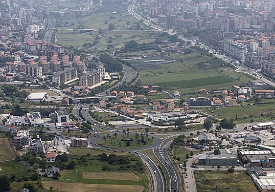 Vista aérea de Santander en la que aparecen los terrenos que corresponden a la ampliación de Las Llamas.