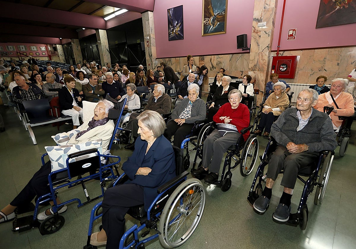 129 historias de más de 90 años para aplaudir