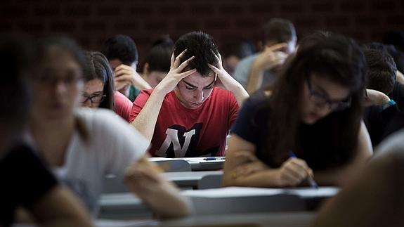 Uno de cada seis estudiantes españoles tiene problemas para manejarse con una tarjeta de crédito