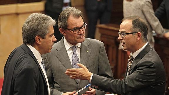 Artur Mas habla con el conseller de la Presidencia, Francesc Homs