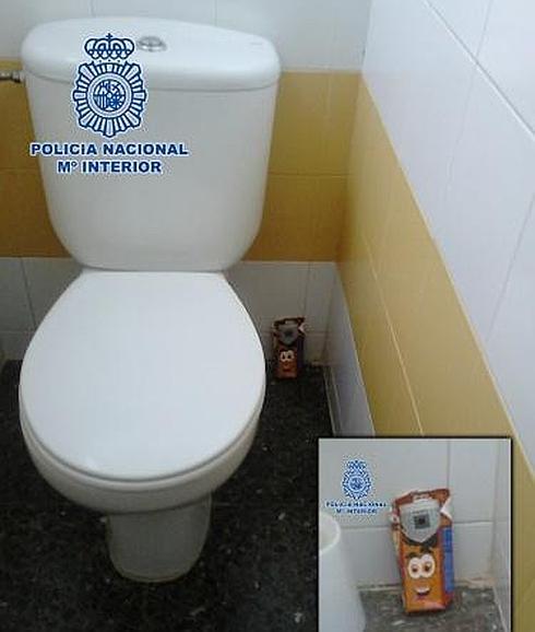 Detenido por grabar en los aseos femeninos con un móvil camuflado en un zumo