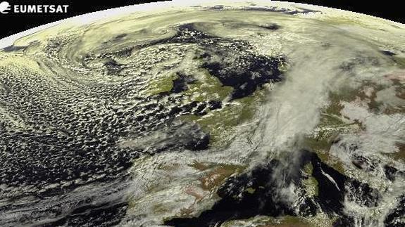 La nieve, el fuerte oleaje y el viento ponen en alerta a 35 provincias