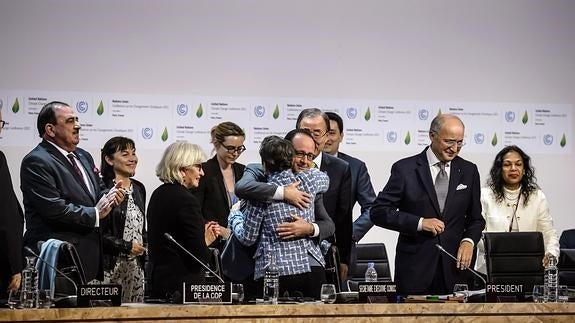 España celebra el acuerdo «histórico» para hacer frente al cambio climático