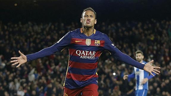 Neymar celebra un gol. 