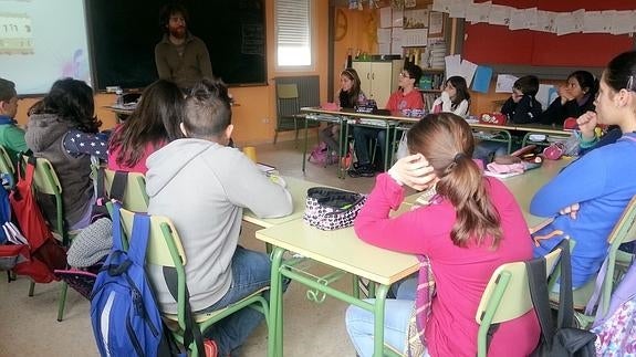 Alumnos de un colegio en un taller de prevención de acoso escolar.