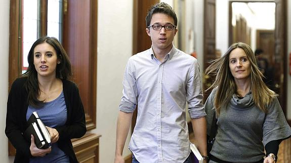 Los diputados de Podemos Irene Montero, Íñigo Errejón y Ángela Ballester. Efe | Atlas