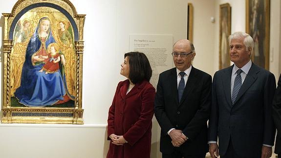 La vicepresidenta del Gobierno en funciones, Soraya Sáenz de Santamaría, ante 'La virgen de la granada' de Fra Angelico. 