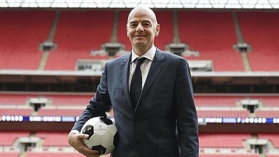 España apoya a Infantino para presidir la FIFA