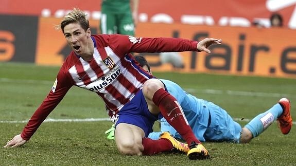 Fernando Torres celebra su gol al Eibar. 