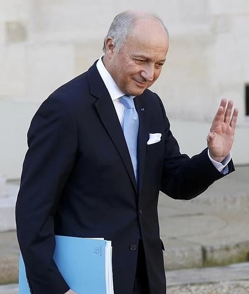 Laurent Fabius, abandonando el Elíseo. 