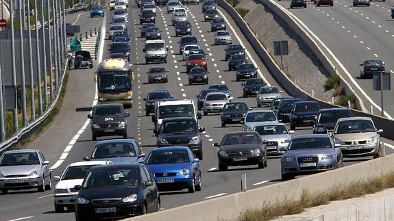 Tráfico intenso en la A-6, a la altura de Torrelodones.