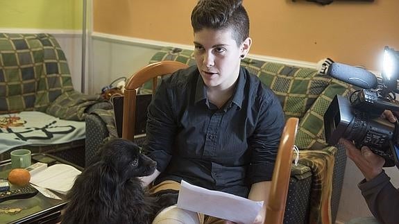 Un joven transexual, víctima de una agresión.