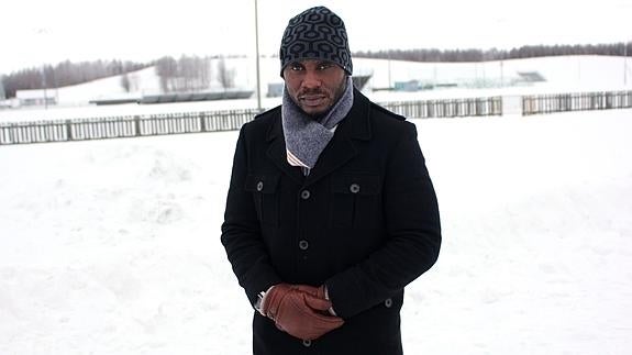 Amokachi posa en Finlandia. 