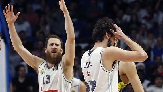 Sergio Rodríguez (i) y Sergio Llull durante el partido. 