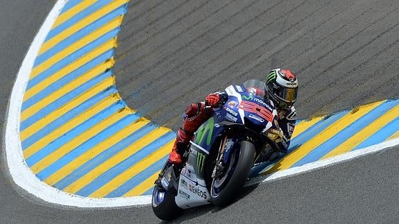 Lorenzo tomando una curva en plena clasificación. 