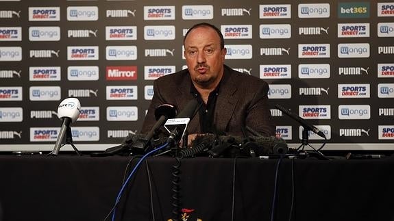 Rafa Benítez, en plena rueda de prensa. 