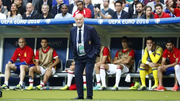 Del Bosque se lamenta en el partido de octavos. 