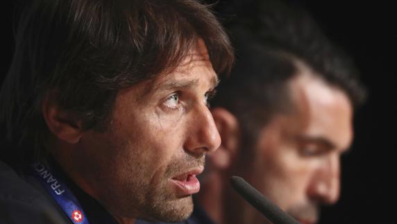 Antonio Conte en rueda de prensa. 