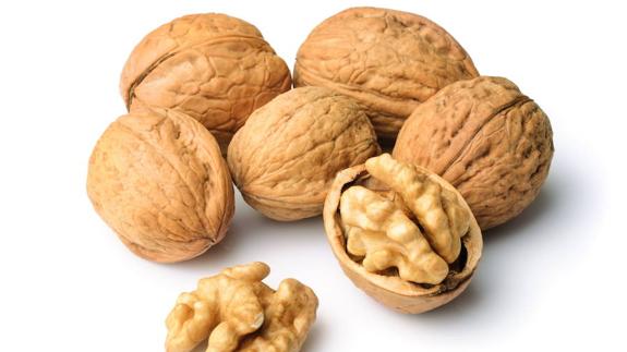 Las nueces, un alimento esencial en nuestra dieta por sus virtudes cardiosaludables. 