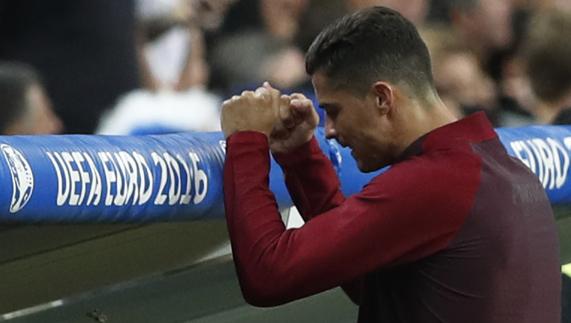 Cristiano Ronaldo celebra la victoria de su selección. 