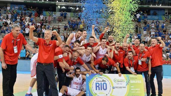 La selección croata celebra su clasificación olímpica.