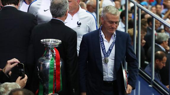 Deschamps, cabizbajo después de la derrota. 