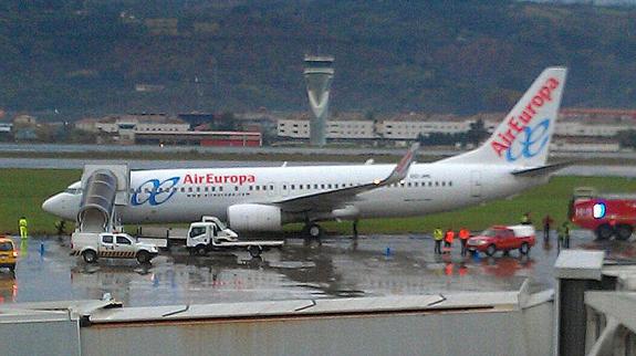 Un avión de Air Europa en el aeropuerto de Bilbao.