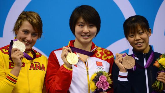 Mireia Belmonte, con su plata en Londres. 