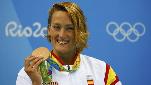 Belmonte sostiene su bronce. 