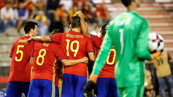 Los jugadores de la selección española celebran el segundo gol de España frente a Bélgica.