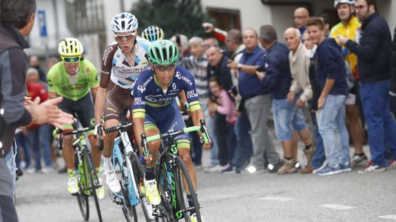 Chaves logra la primera victoria colombiana en el Giro de Lombardía