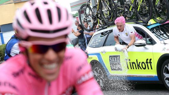 Tinkov celebra un Giro conseguido por Contador. 