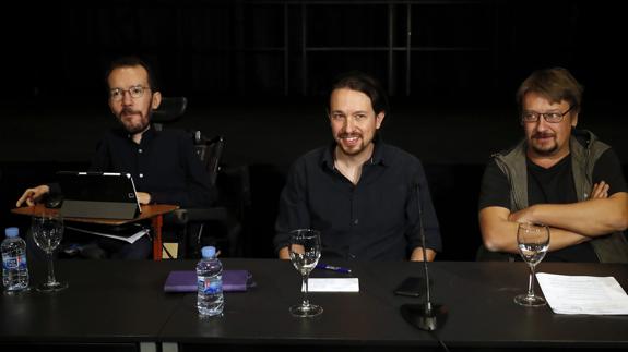 Pablo Echenique, Pablo Iglesias y Xavi Domènech.