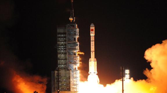 Imagen del lanzamiento de la cápsula espacial Shenzhou-11.