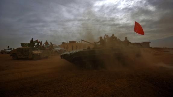 Carros de combate en Mosul.