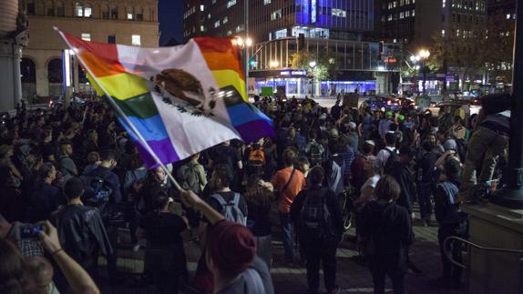 Cientos de maniifestantes en Oakland, California.