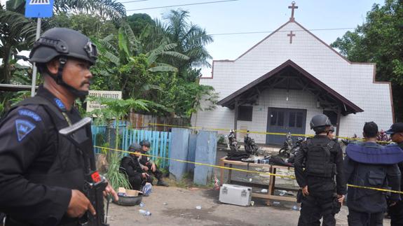 Imagen de la iglesia tras el ataque. 