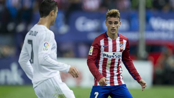 Griezmann, ante Cristiano, la pasada temporada. 