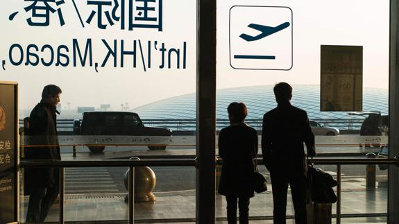 Viajeros en el aeropuerto de Pekín.