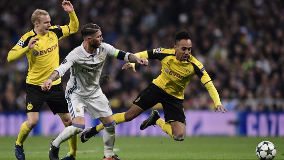 Sergio Ramos, en una acción del choque que enfrentó a Real Madrid y Borussia Dortmund. 