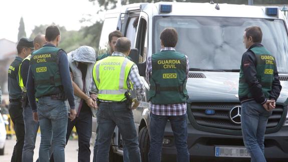 La Guardia Civil, cuando detuvo al sospechoso.