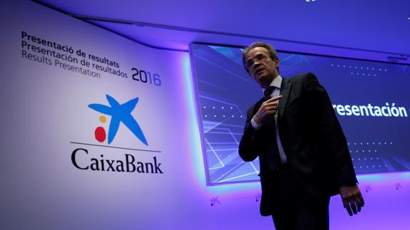 El presidente de CaixaBank, Jordi Gual, durante la presentación de resultados de 2016.