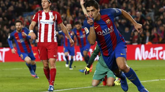Suárez celebra su gol. 