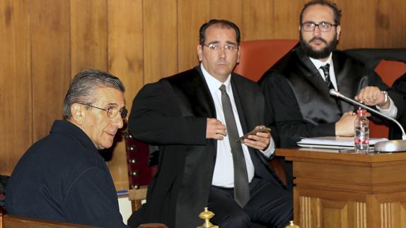 El padre Román en la Audiencia de Granada.