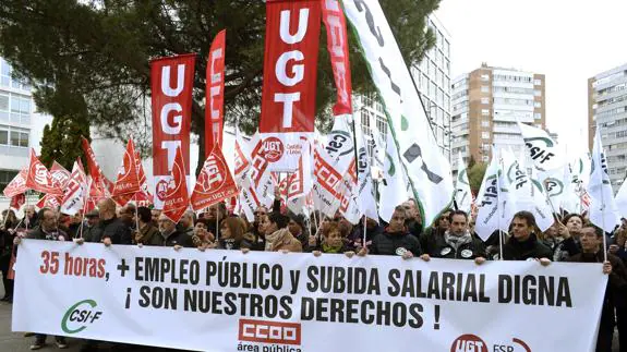 Sindicatos se movilizan en Valladolid el pasado martes.